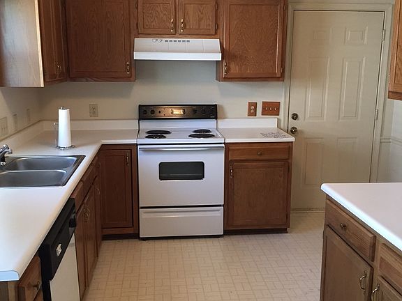 Lots of cabinets in kitchen