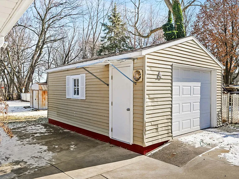 1508 Wilson St — Photo 4