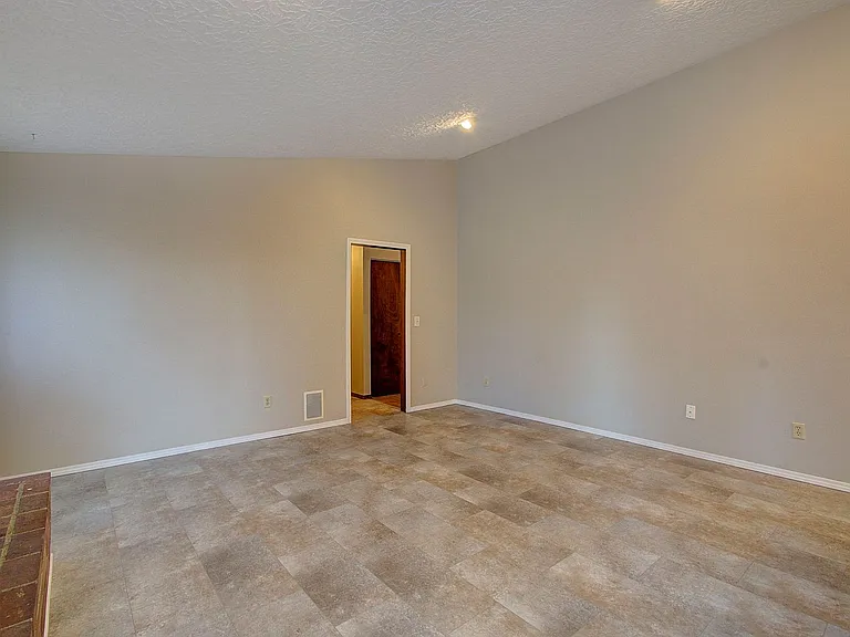 1114 SE 106th Ct — Photo 32