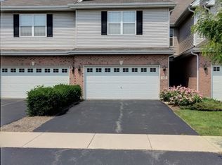 152 N Auburn Hills Ln #8, Addison, IL 60101