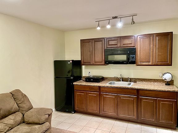17th image of 1073 Crane Ct