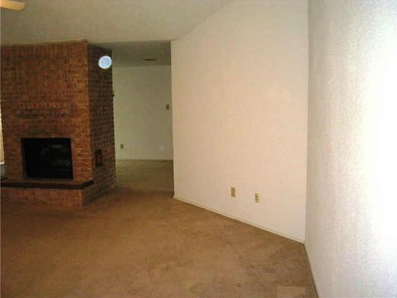 4th image of 2239 Trail West St