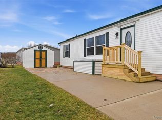 11798 Willoway Ct, South Lyon, MI 48178