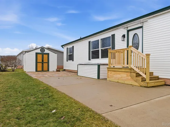 11798 Willoway Ct, South Lyon, MI 48178