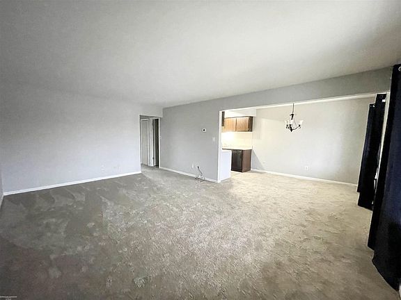 4th image of 31904 Harper Ave