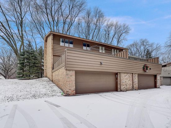 95 Walden St, Burnsville, MN 55337