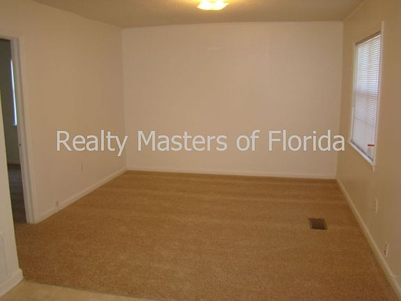 3rd image of 10047 Noreiga Dr