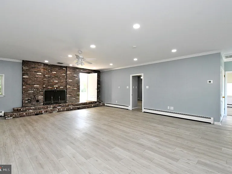 137 S 3rd St #B — Photo 7