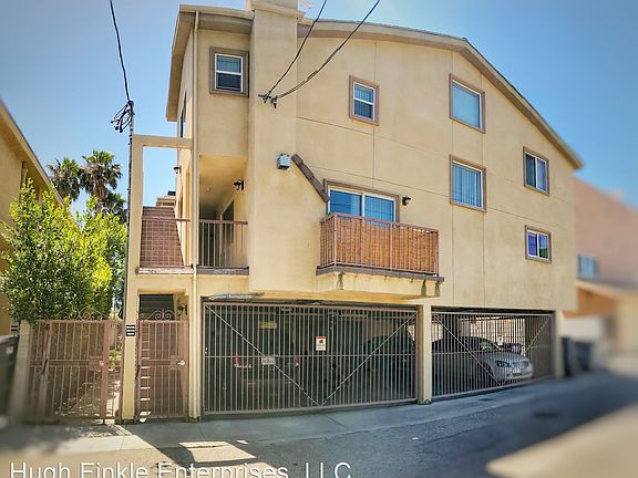 4th image of 6446 Woodley Ave Unit 3