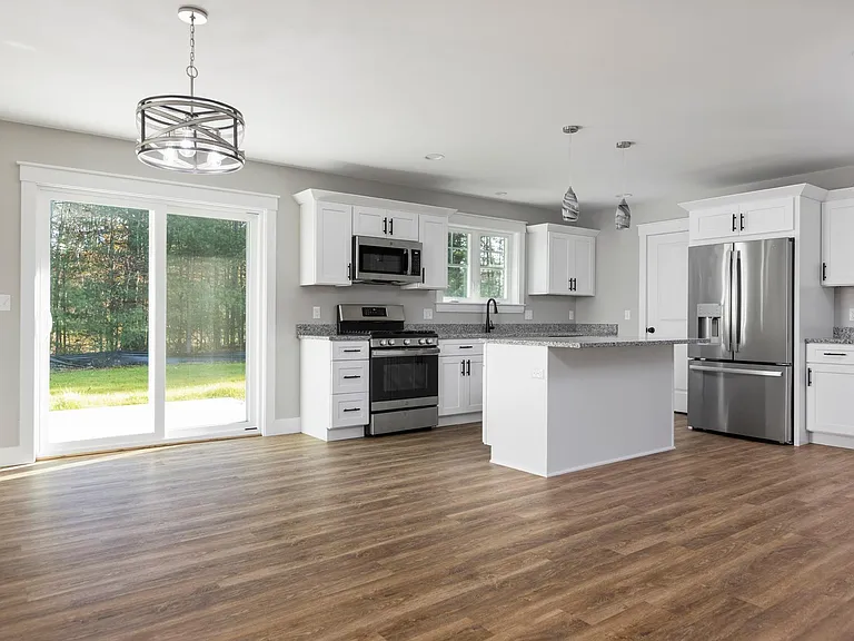 39 Neptune Dr — Photo 2