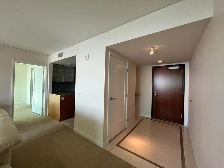 1177 Queen St #4404 — Photo 7
