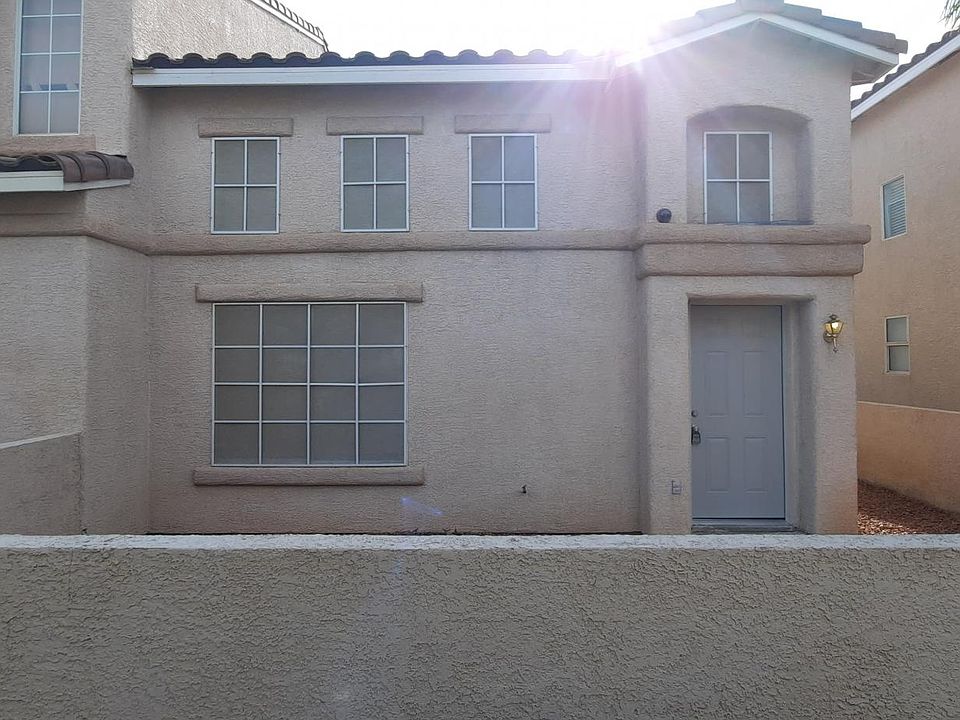 1st image of 74 Belle Maison Ave