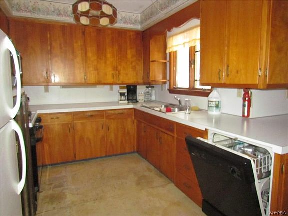 4th image of 5389 Williams Ave