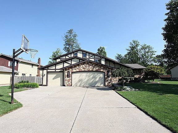 2nd image of 9920 Cedarwood Dr