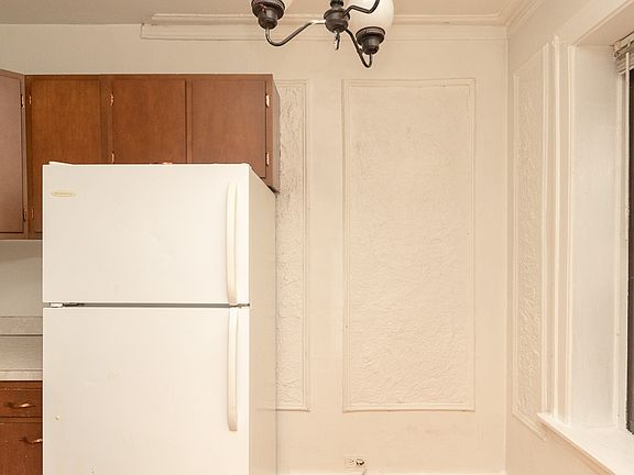 4th image of 1347 N Dearborn St APT 306
