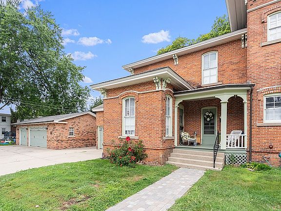 3rd image of 45607 Cass Ave