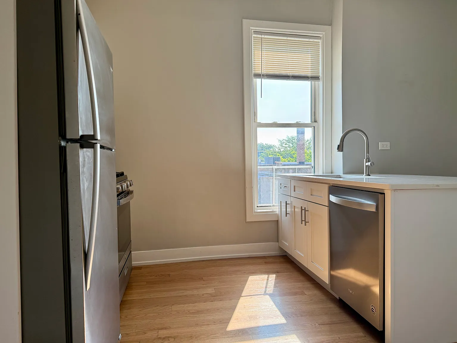 2 bed, 700 sqft, $2,195 — Photo 4