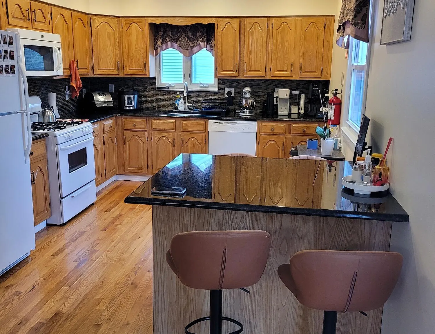4 bed, 1.5 bath, 1368 sqft, $2,800 — Photo 3