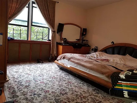 Sold by Advantage Realty of Forest Hills Inc | media 11