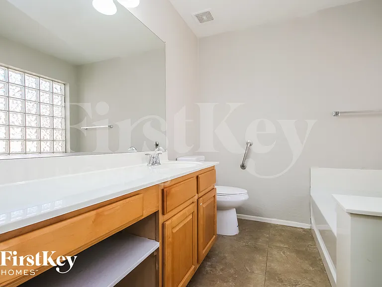 2968 E Silverbell Rd — Photo 9