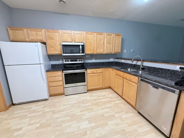 11202 Isanti Ct NE, Blaine, MN 55449 – 2-bedroom rental in Blaine
