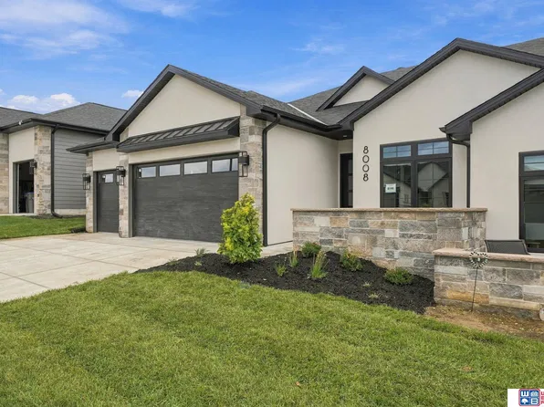 8008 43rd St, Lincoln, NE 68516