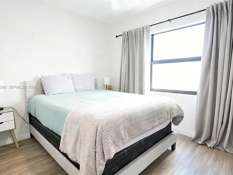 211 SE 4th St #3 — Photo 15