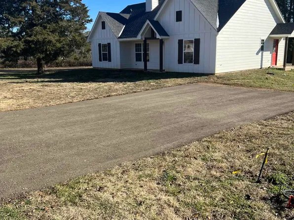 1625 Chaparral St, Tatum, TX 75691