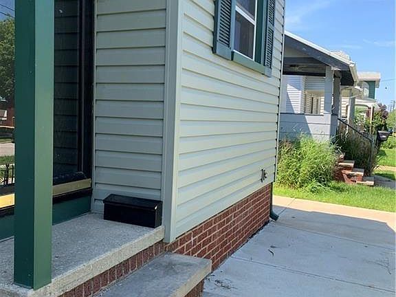 4th image of 2192 Clarence Ave