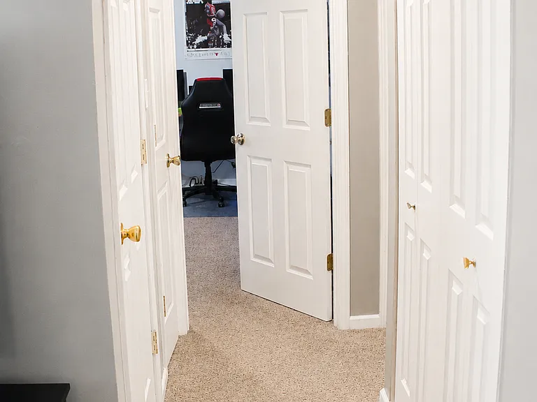 2559 Grosvenor Dr — Photo 8