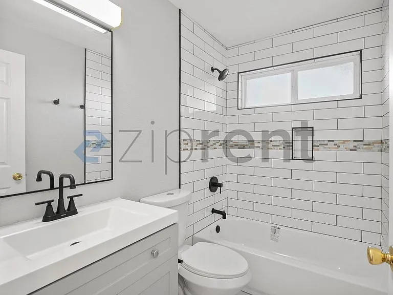 2124 E 20th St — Photo 22