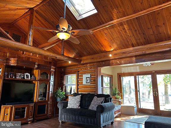 3rd image of 1001 N Lakeshore Dr