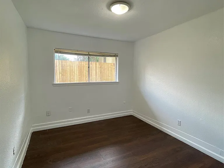 4803 Geraldine St — Photo 25