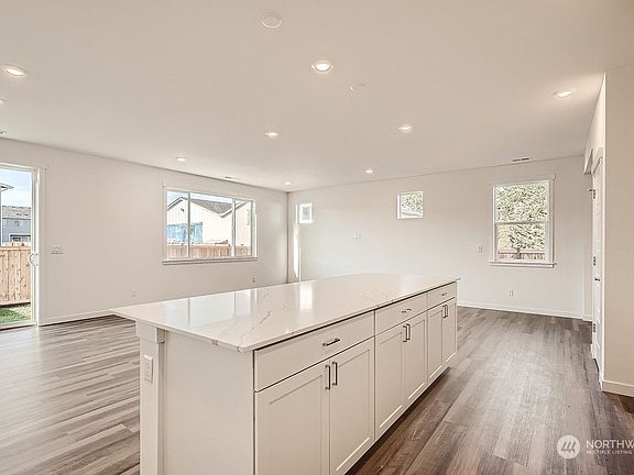 5th image of 4933 88th Drive NE #83
