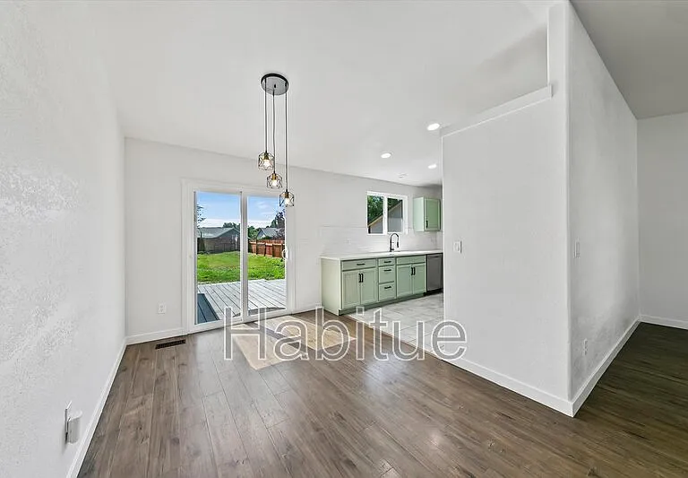 2041 E Oakridge Ct — Photo 8