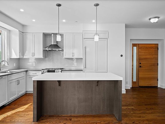 3rd image of 422 E Boston Post Rd APT 101