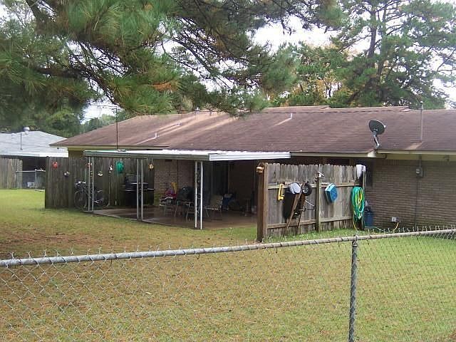 2nd image of 1012 Red Bluff Rd