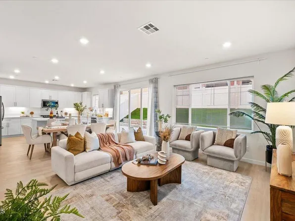 23744 Orange Blossom Dr, Newhall, CA 91321
