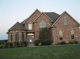 165 Springwood Dr, Hebron, IN 46341