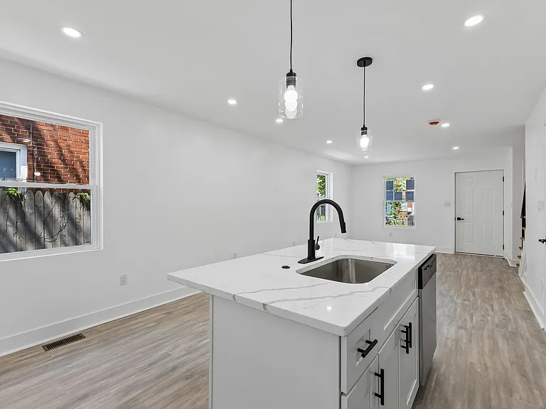 4627 H St SE — Photo 9