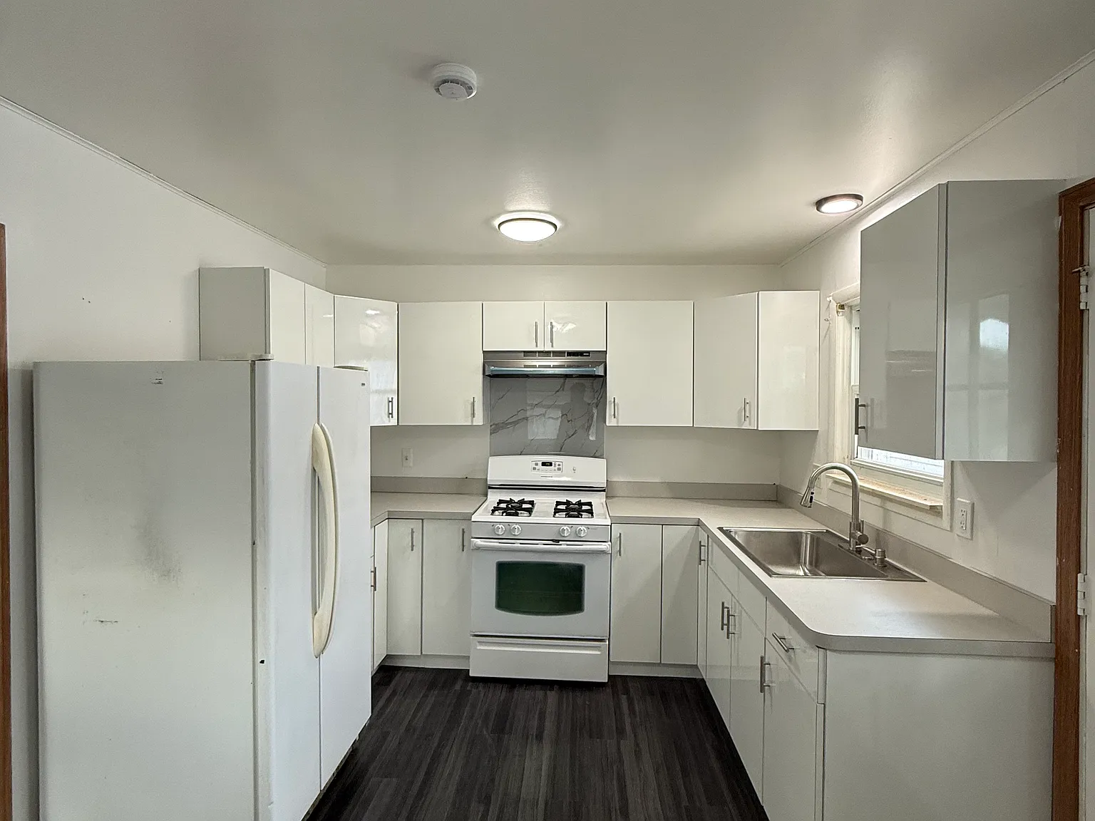 3 bed, 1040 sqft, $1,800 — Photo 2