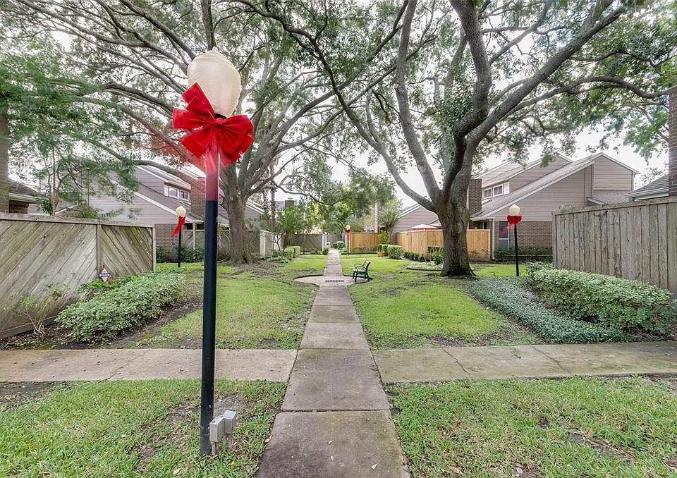 1st image of 13879 Hollowgreen Dr