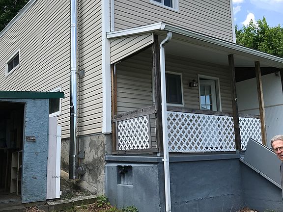 3rd image of 117 Chestnut St