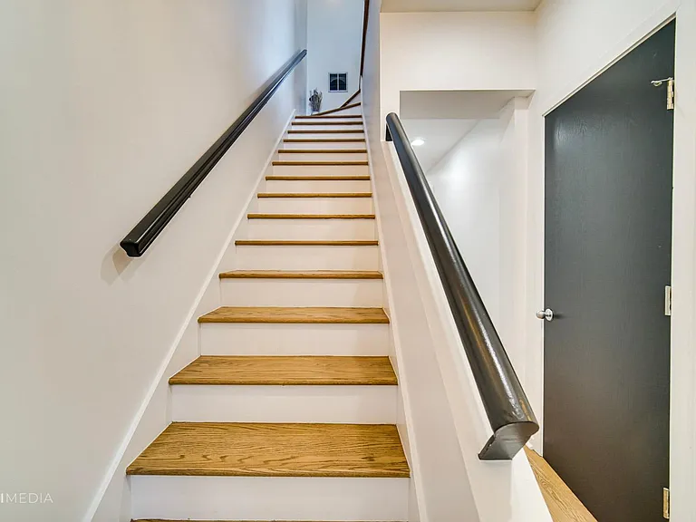 2828 N Talman Ave #D12 — Photo 9