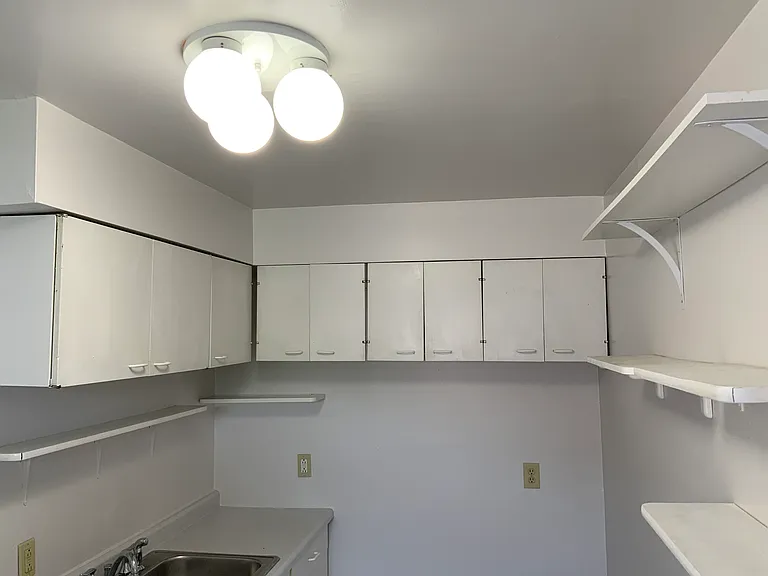 1006 Broadway St — Photo 67