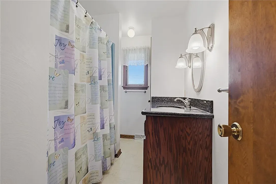 3 bed, $1,650 — Photo 2