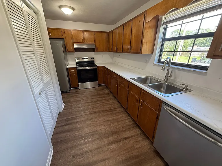 886 Meginnis Ln — Photo 8