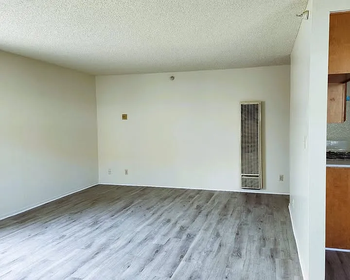 Villa Pacifica Apartments — Photo 11