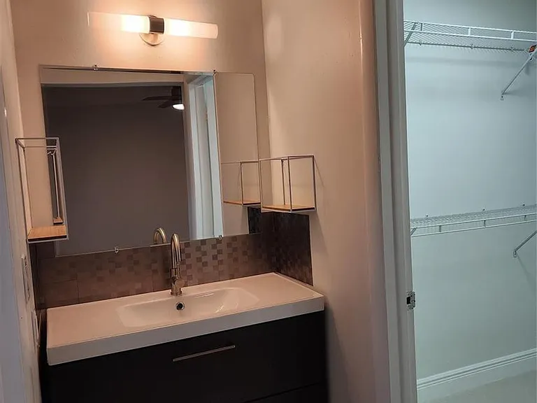 5140 SW 40th Ave #26C — Photo 9