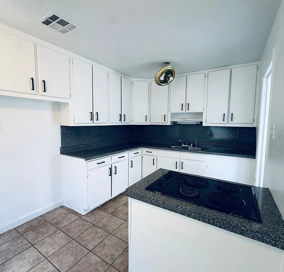 413 - 326 E Harmon Dr - 1 — Photo 2